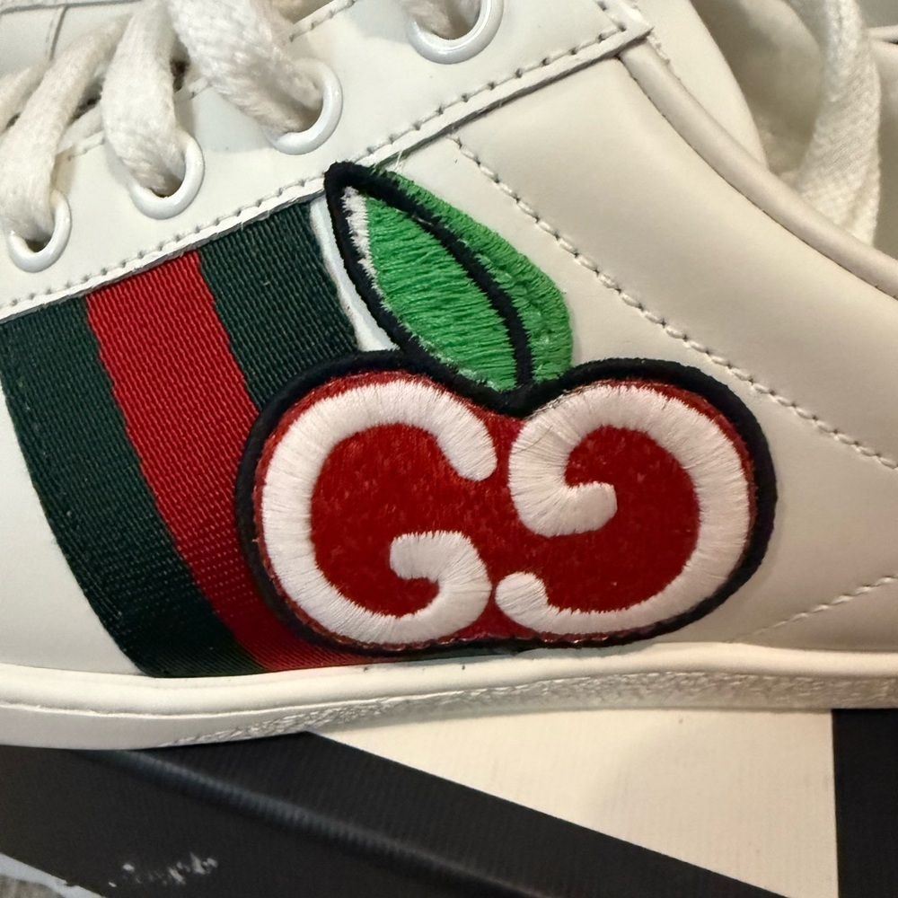 Gucci Ace Apple GG Embroidered White Sneakers - Picture 7 of 10